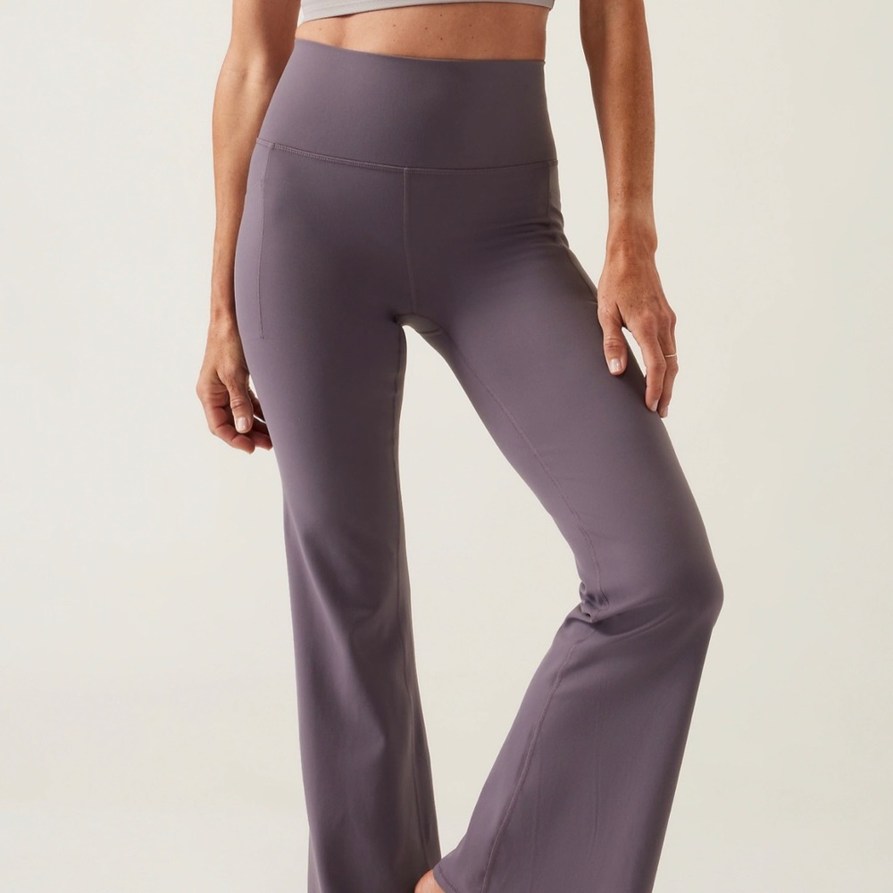 Athleta Salutation Stash Flare Pants size XS
